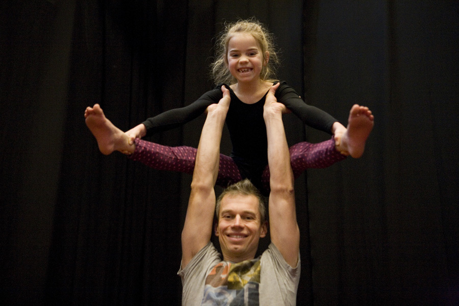 ouder en kind acrobatiek